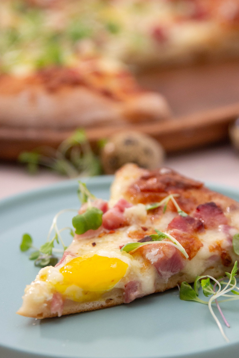Pizza with quail egg