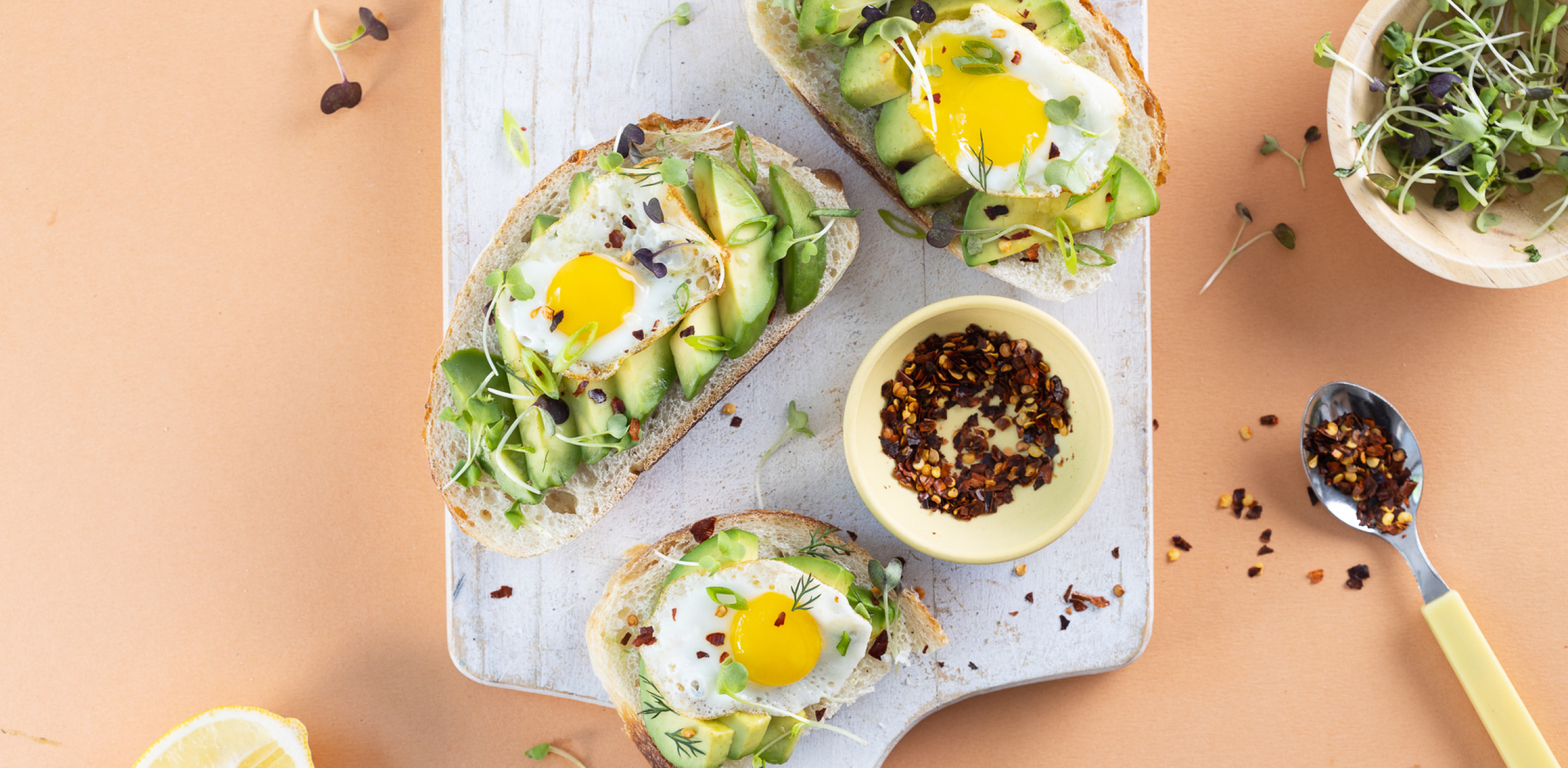 avocado toast with quail eggs